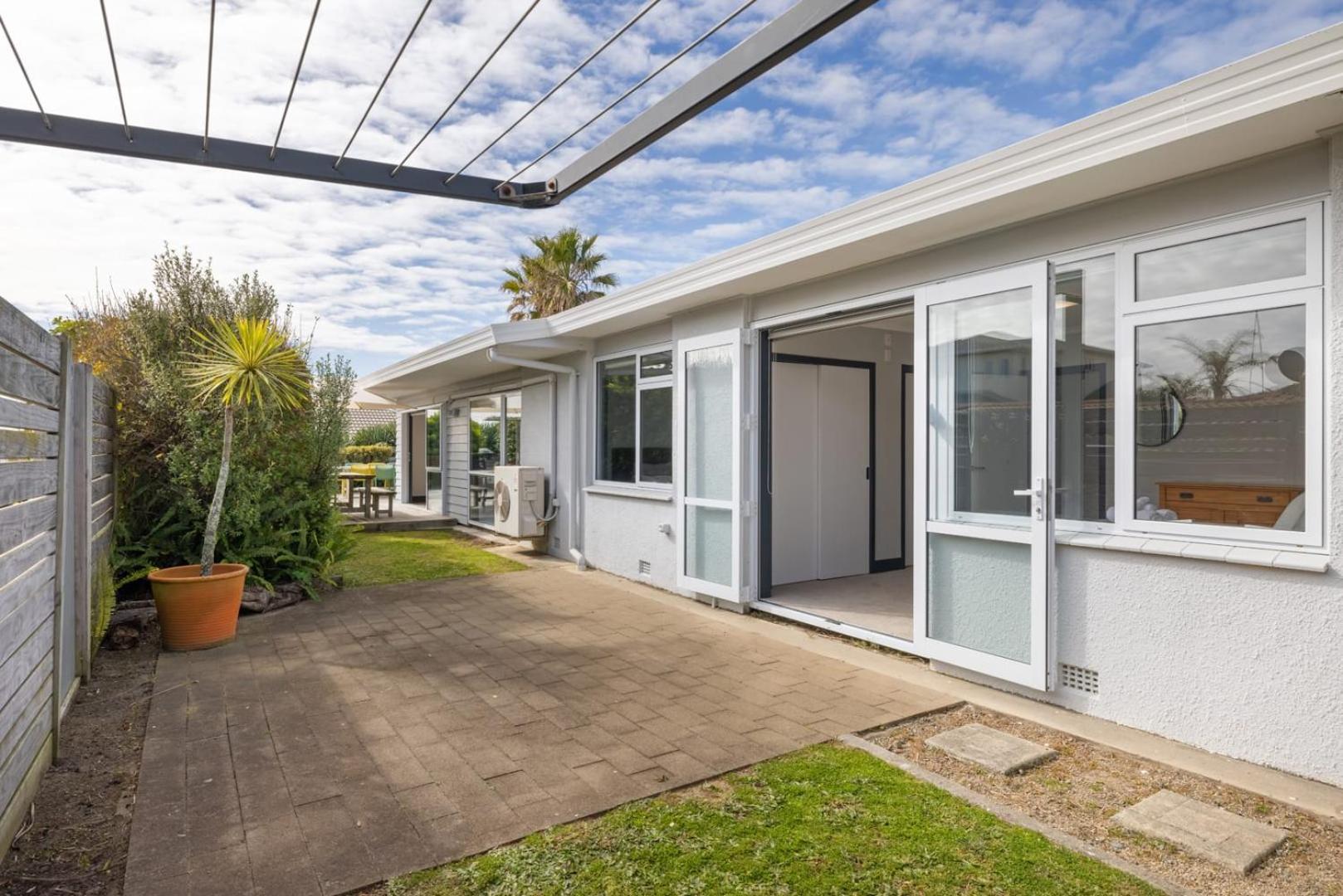 Seaside Beach Retreat - Outdoor Living Villa Mount Maunganui Exteriör bild